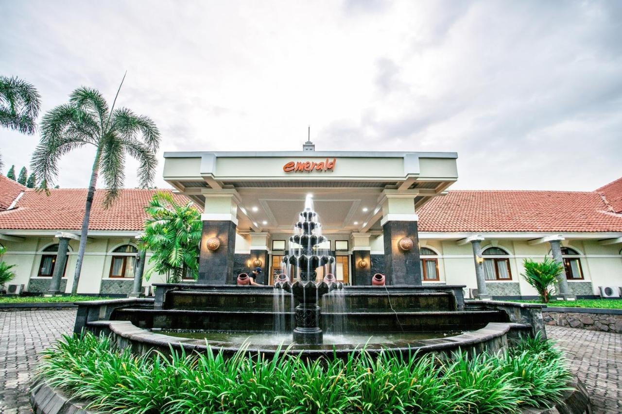 The Royale Krakatau Hotel Cilegon Buitenkant foto